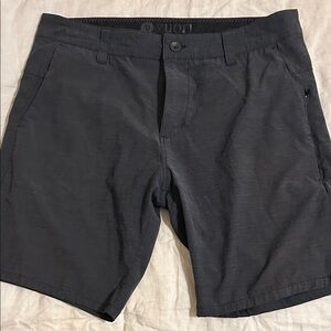 Vuori Men's Aim Shorts in Charcoal size 32